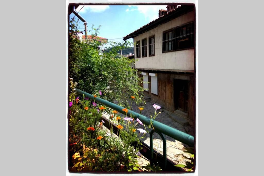 Authentic Guest Stay in the heart of Veliko Tarnovo Студио с изглед към Царевец Экстерьер фото
